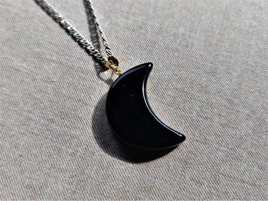 Juodojo obsidiano pakabukas - mėnulis
